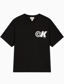 Buy 남성 이지핏 CK 스포츠 로고 그래픽 반팔 티셔츠 in color BLACK
