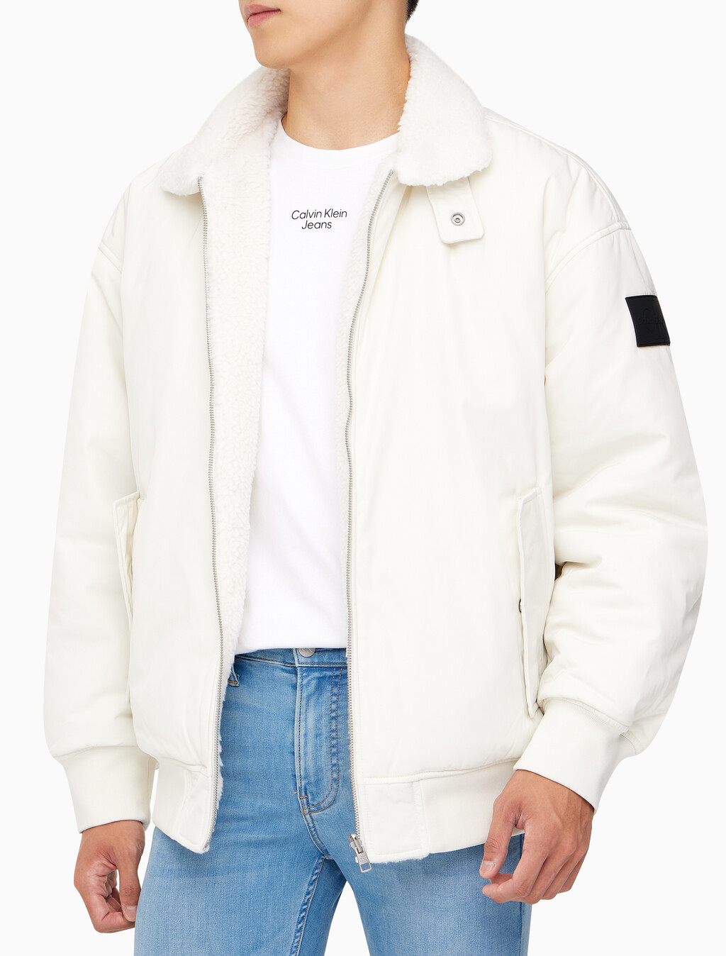 Buy 남성 리버서블 쉐르파 봄버 in color WHITE