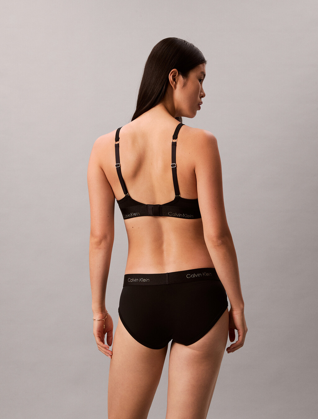 Buy 여성 루나 뉴이어 트라이앵글 in color BLACK