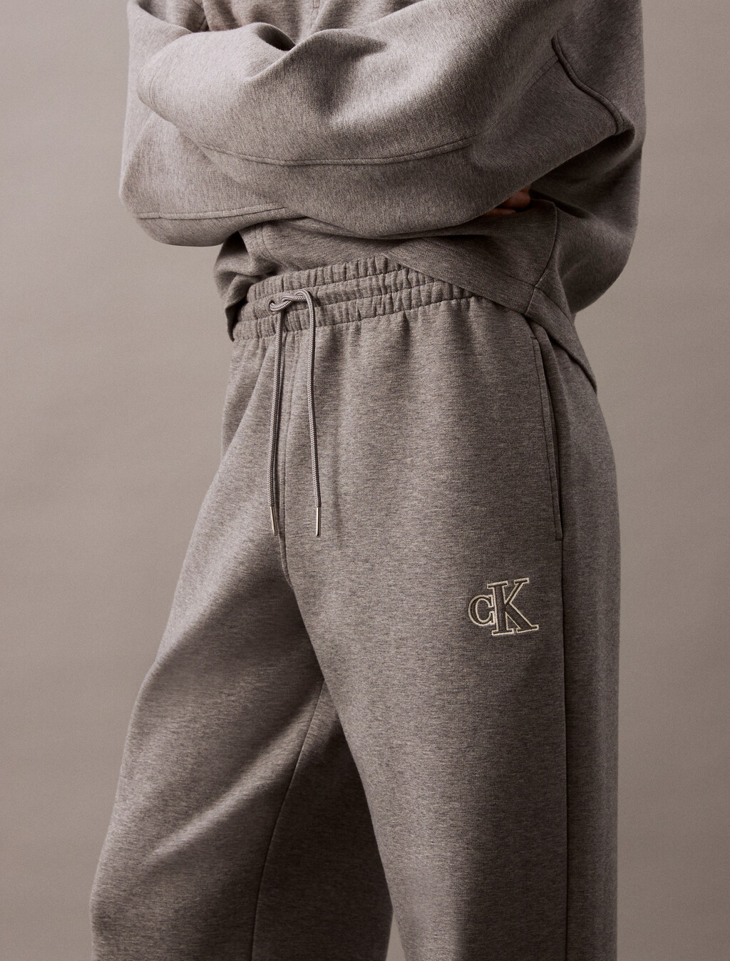 Buy 여성 스페이서 와이드레그 트랙 팬츠 in color MEDIUM GREY HEATHER