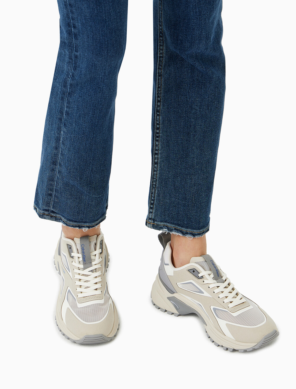 Buy 여성 트레일블레이저 하이크 런 슈즈 in color Ivory