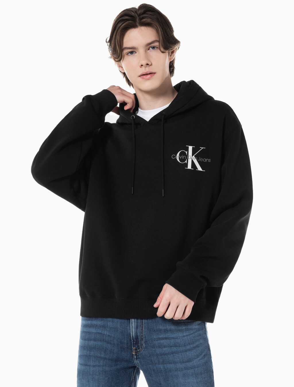 Buy 남녀공용 릴렉스핏 스몰 모노그램 로고 기모 후디 in color CK BLACK