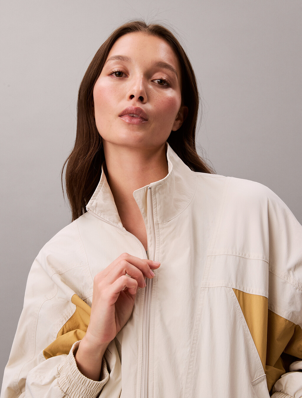 Buy 여성 크롭 돌먼 컬러블록 자켓 in color Ivory