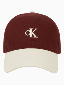 Buy 남녀공용 CKJ 스몰 모노그램 로고 컬러블락 볼캡 in color Burgandy