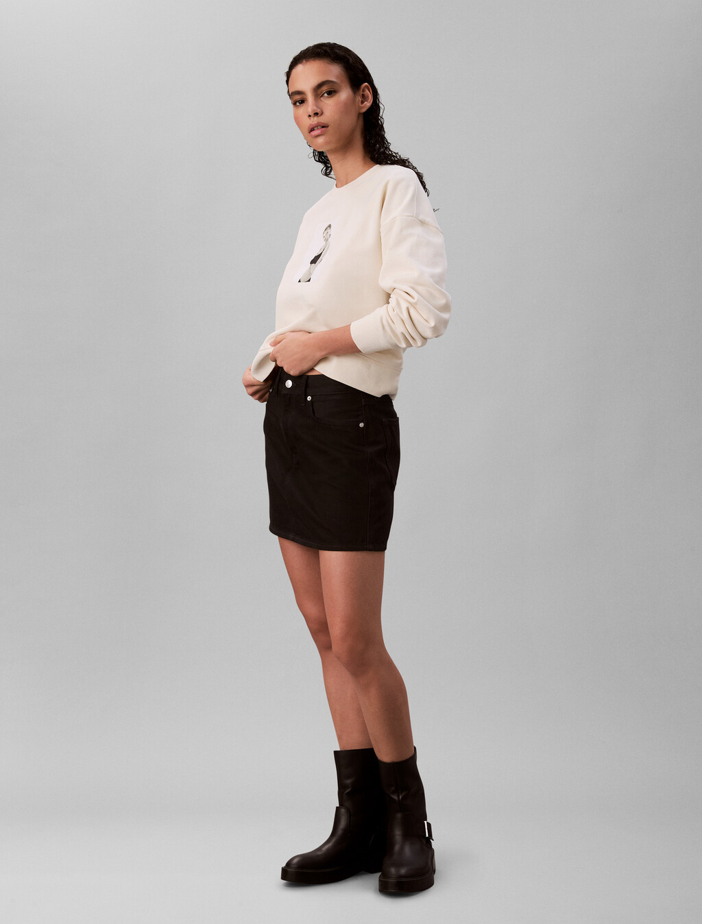 Buy 클래식 케이트 모스 크루넥 스웻셔츠 in color Ivory