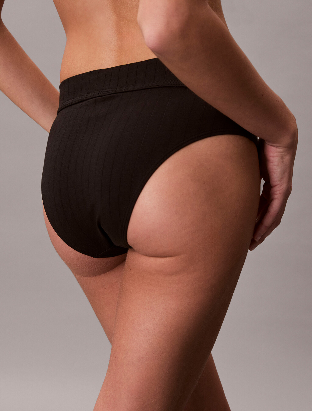 Buy 여성 헤리티지 애슬레틱 비키니 in color BLACK