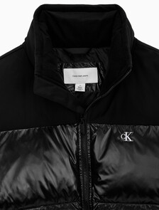 Buy 남녀공용 릴렉스핏 숏 블로킹 다운 푸퍼 in color BLACK