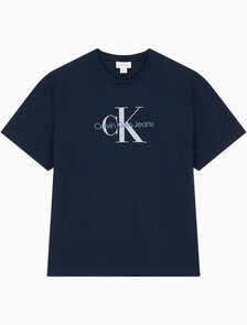 Buy 남성 레귤러핏 히어로 모노그램 로고 반팔 티셔츠 in color DARK SAPPHIRE