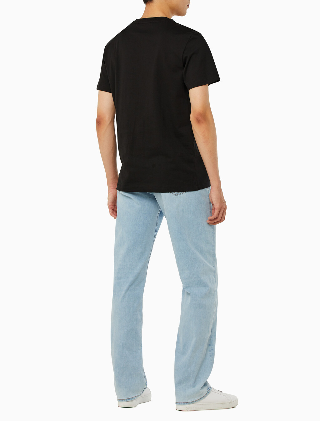 Buy 남성 레귤러핏 CK 로고 뱃지 반팔 티셔츠 in color CK BLACK