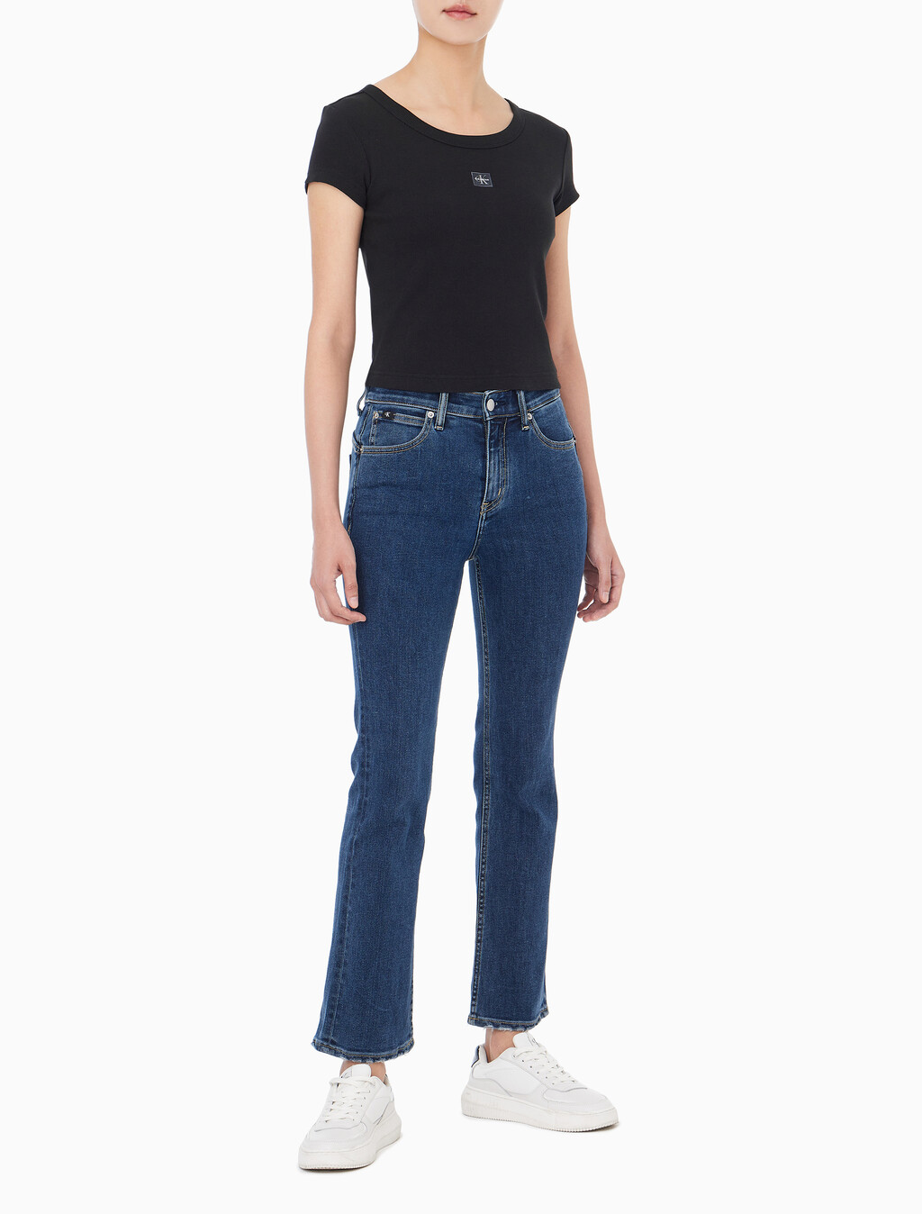 Buy 여성 우븐라벨 립 베이비 티 in color BLACK