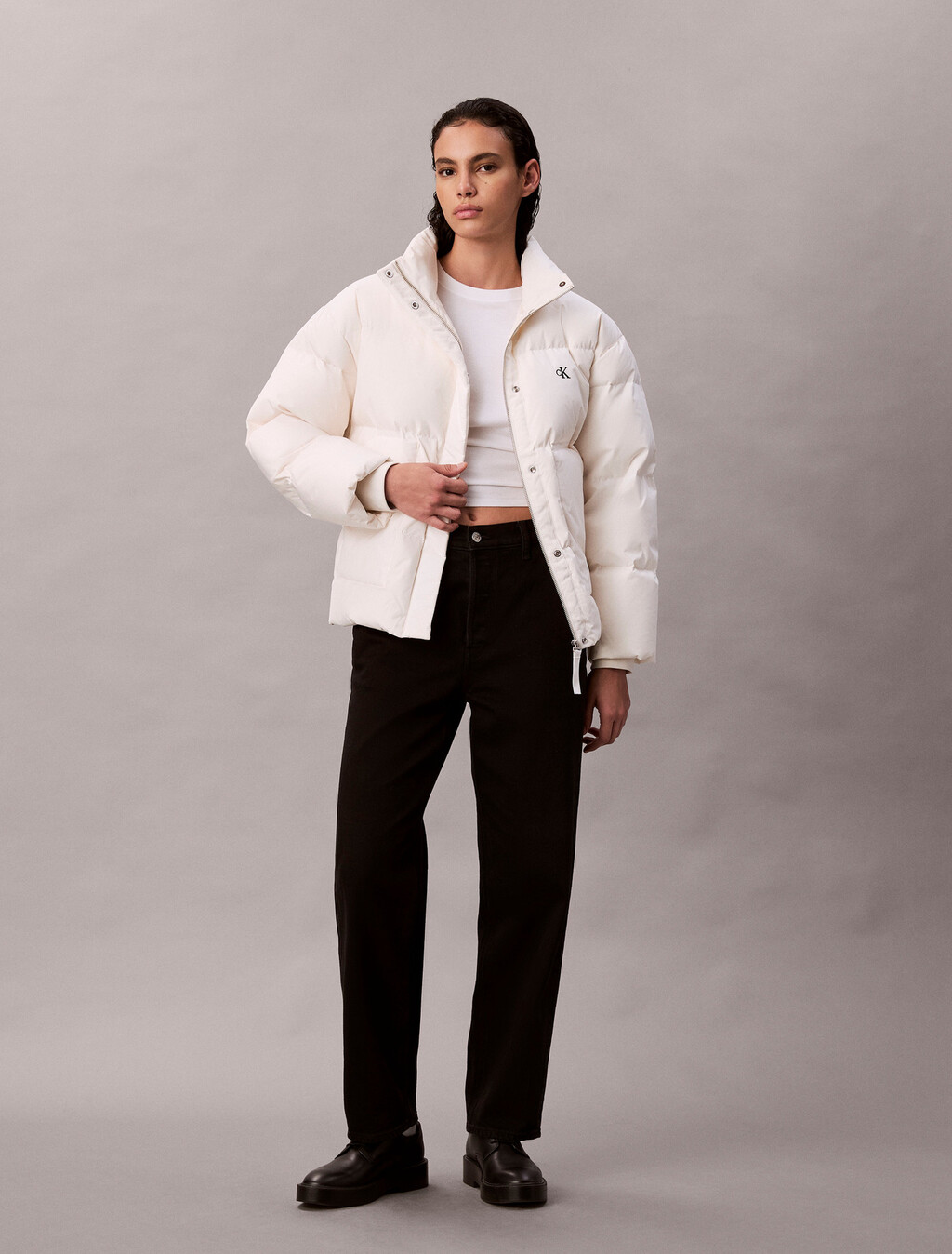 Buy 여성 숏 렝스 스탠드 카라 푸퍼 in color Ivory