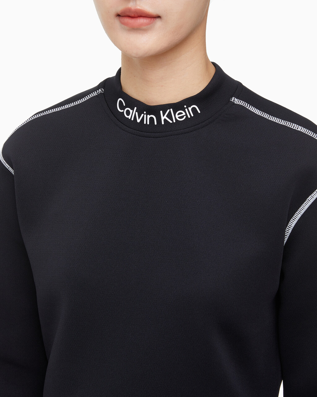 Buy 여성 크롭 스웻셔츠 in color BLACK