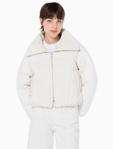 Buy 여성 숏다운 와이드넥 푸퍼 in color WHITE