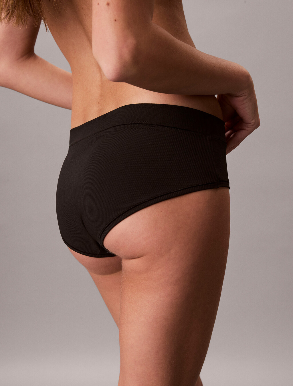 Buy 여성 마이크로 립 3PK 로우라이즈 힙스터 in color Black / Beige / Light Pink