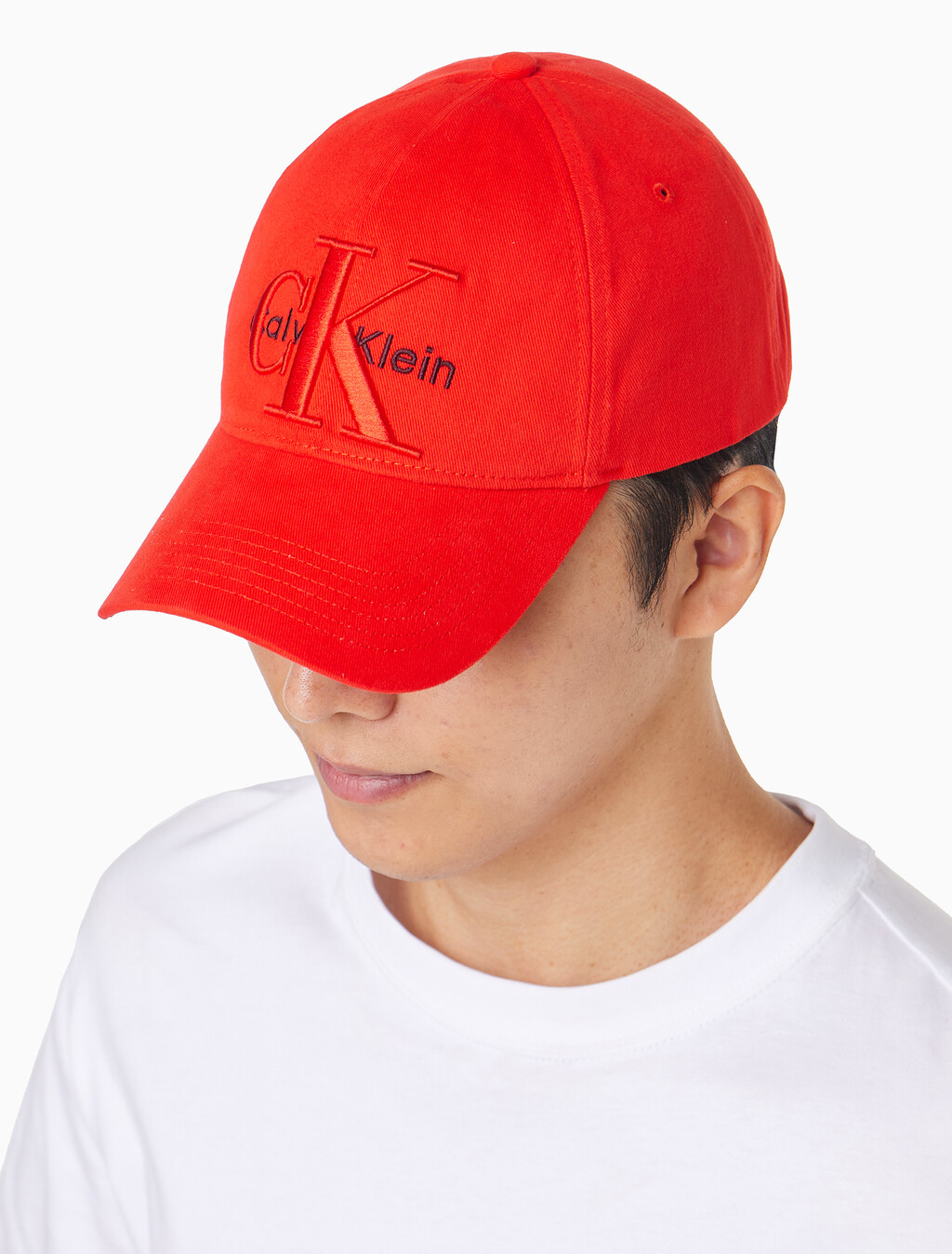 Buy 남녀공용  라지 레이어드 모노그램 자수 로고 볼캡 in color FLAME SCARLET
