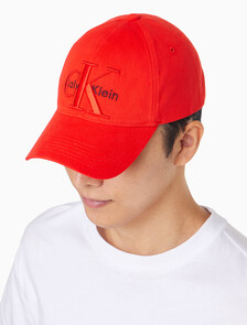 Buy 남녀공용  라지 레이어드 모노그램 자수 로고 볼캡 in color FLAME SCARLET