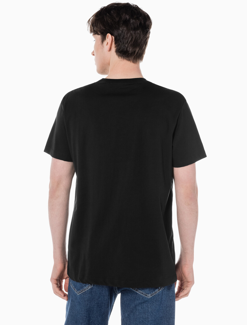 Buy 남성 레귤러핏 CK 로고 뱃지 반팔 티셔츠 in color CK BLACK