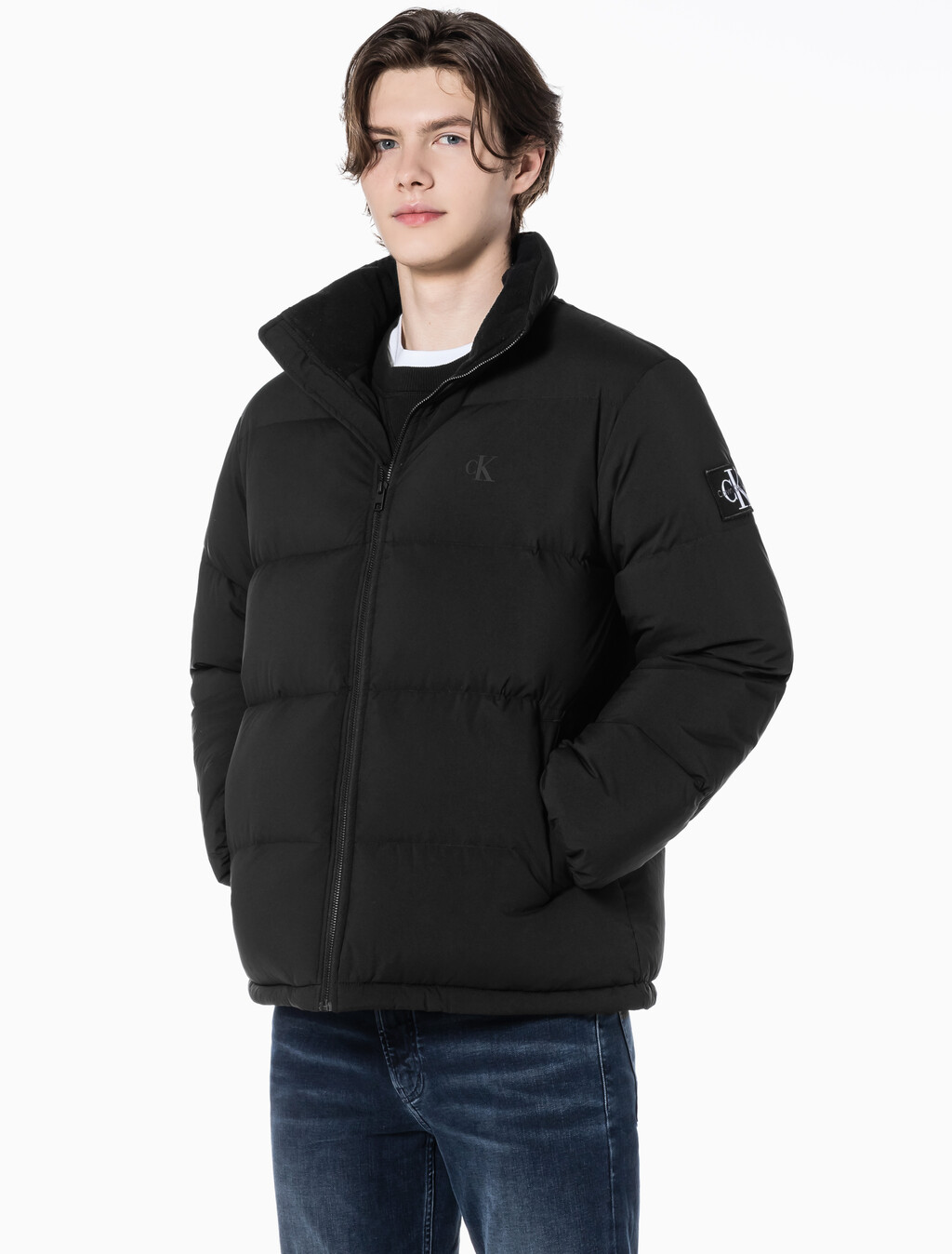 Buy 남성 레귤러핏 스탠드 카라 숏 다운 푸퍼 재킷 in color CK BLACK