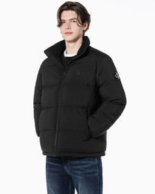 Buy 남성 레귤러핏 스탠드 카라 숏 다운 푸퍼 재킷 in color CK BLACK