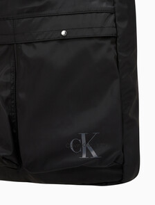 Buy 남성 CKJ 리버시블 헬멧 쇼퍼백 in color BLACK