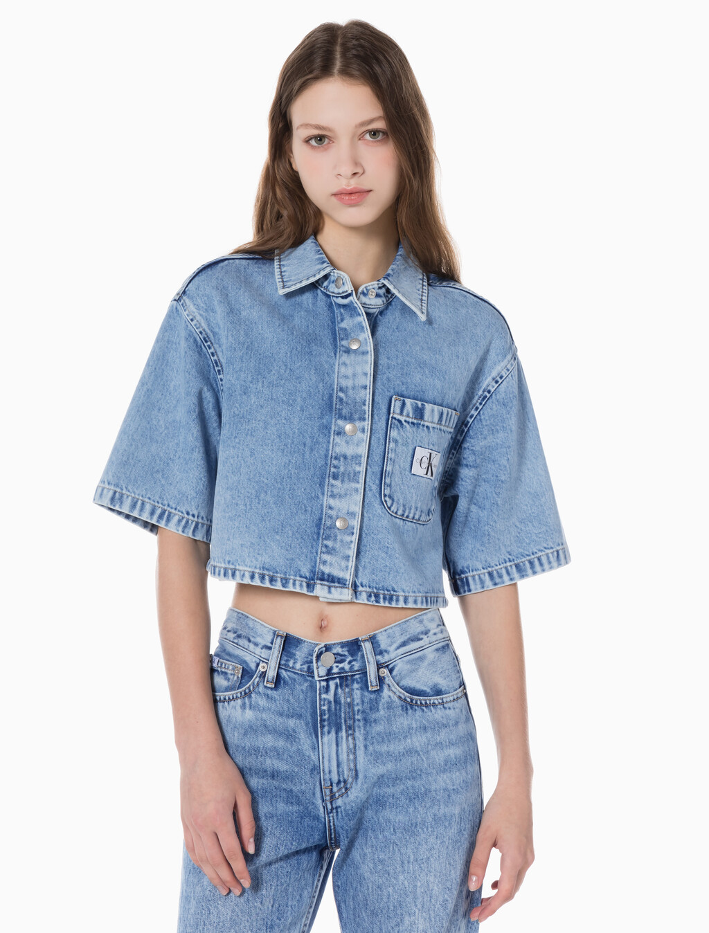 Buy 여성 반팔 데님 셔츠 in color CHALKY BLUE