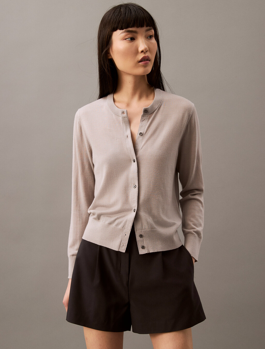 Buy 여성 롱슬리브 테크 메리노 울 가디건 in color LIGHT GREY