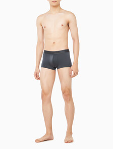 Buy 남성 CK 블랙 3PK 로우 라이즈 트렁크 in color Charcoal / Dark Pink / White