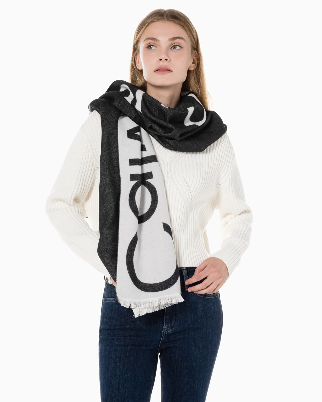 Buy 여성 CKJ 인스티튜셔널 로고 스카프 in color BLACK