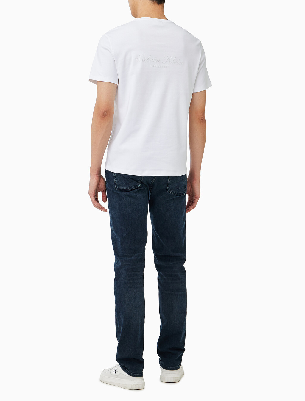 Buy 남성 슬림핏 리퀴드 인터록 클래식 그래픽 티 in color BRIGHT WHITE