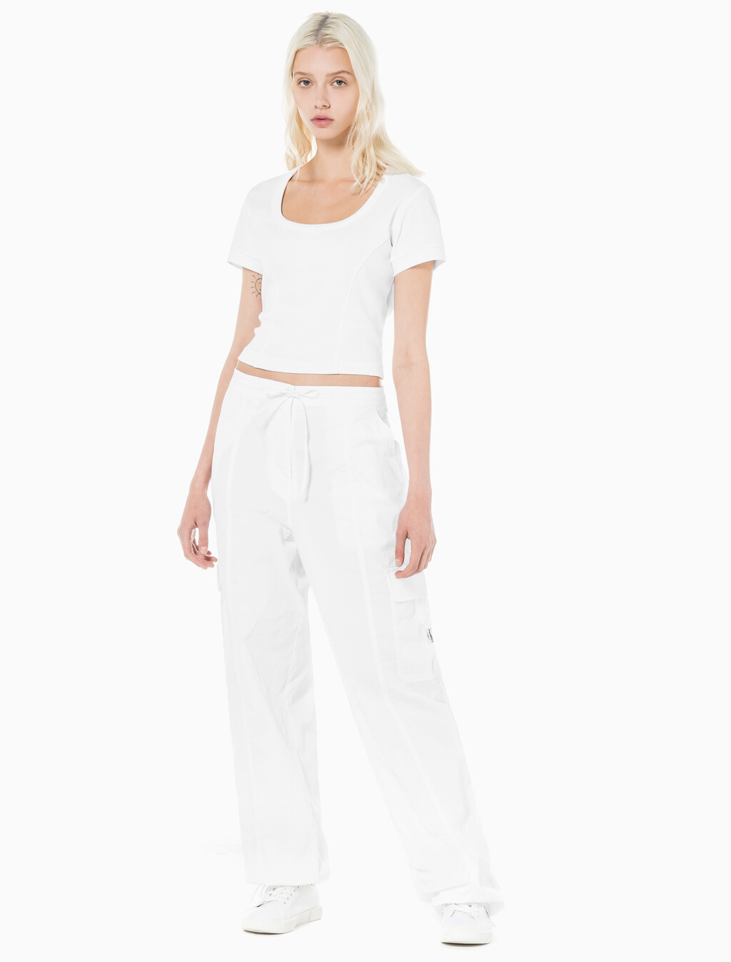 Buy 여성 엠보스 로고 U넥 크롭 반팔 티셔츠 in color BRIGHT WHITE