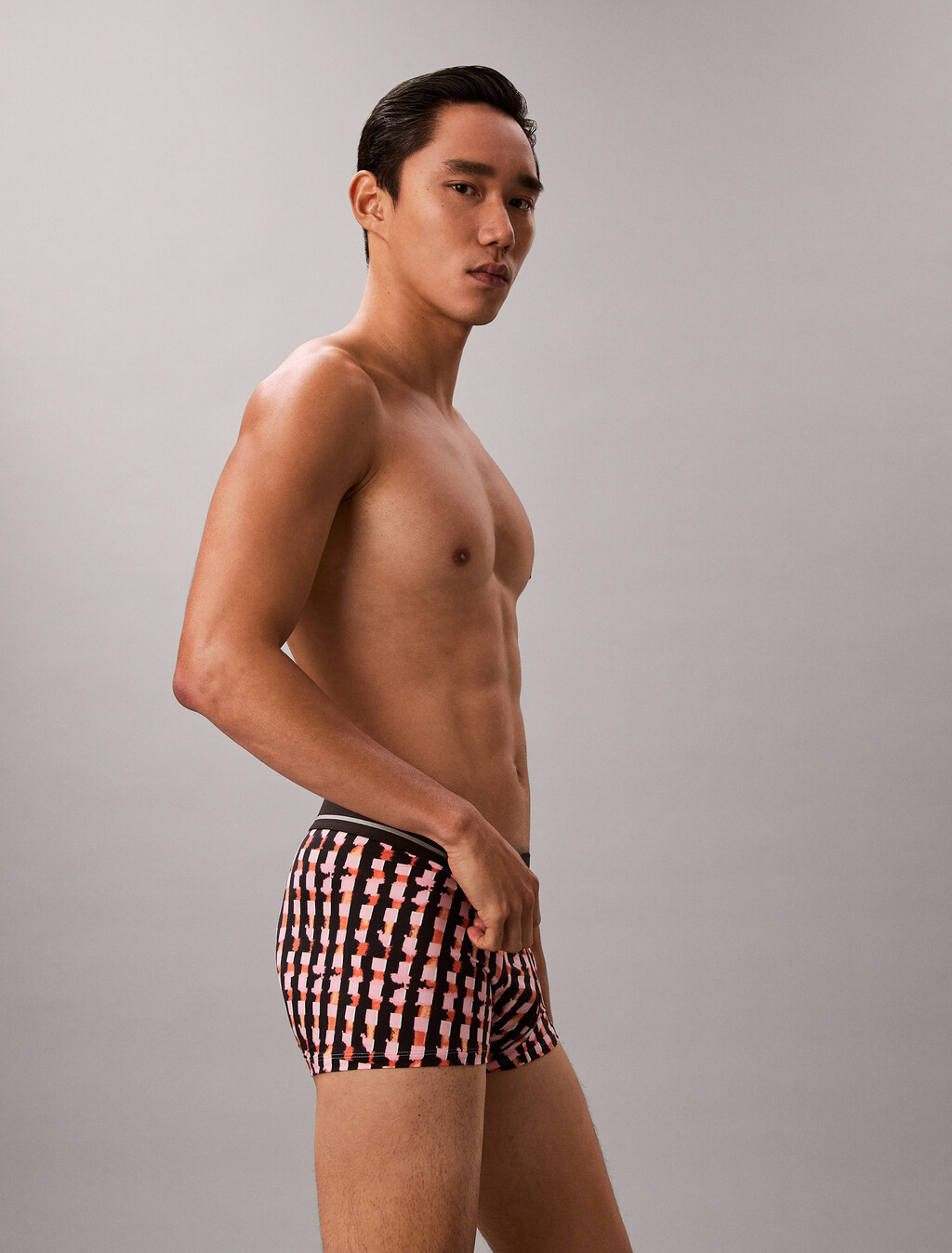 Buy 남성 뉴 사인 로고 로우 라이즈 트렁크 in color Black Print