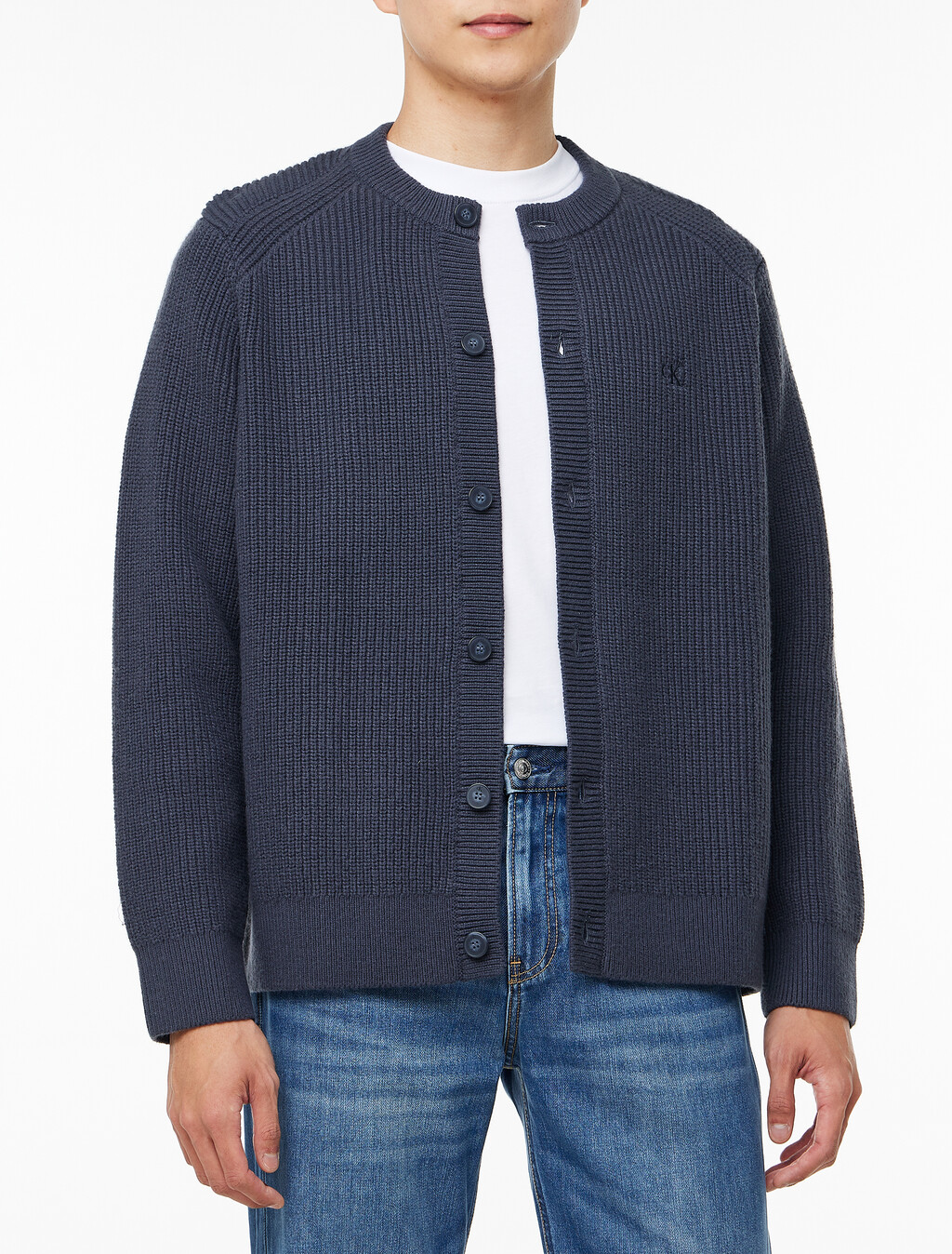 Buy 남성 릴렉스핏 크루넥 버튼 가디건 in color NAVY