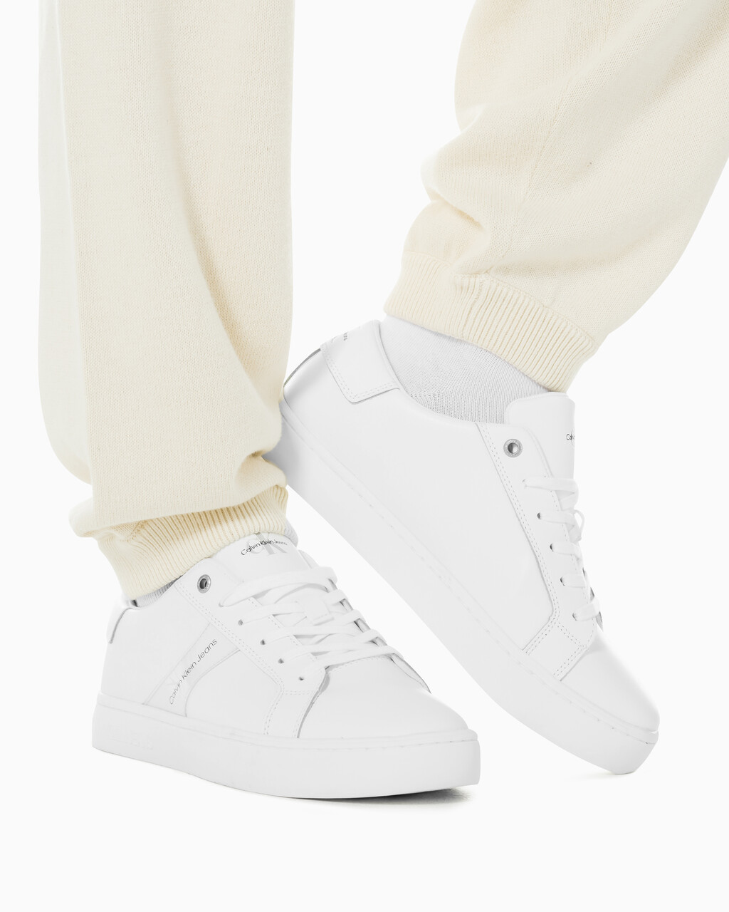 Buy 남성 로마 클래식 컵솔 스니커즈 in color BRIGHT WHITE