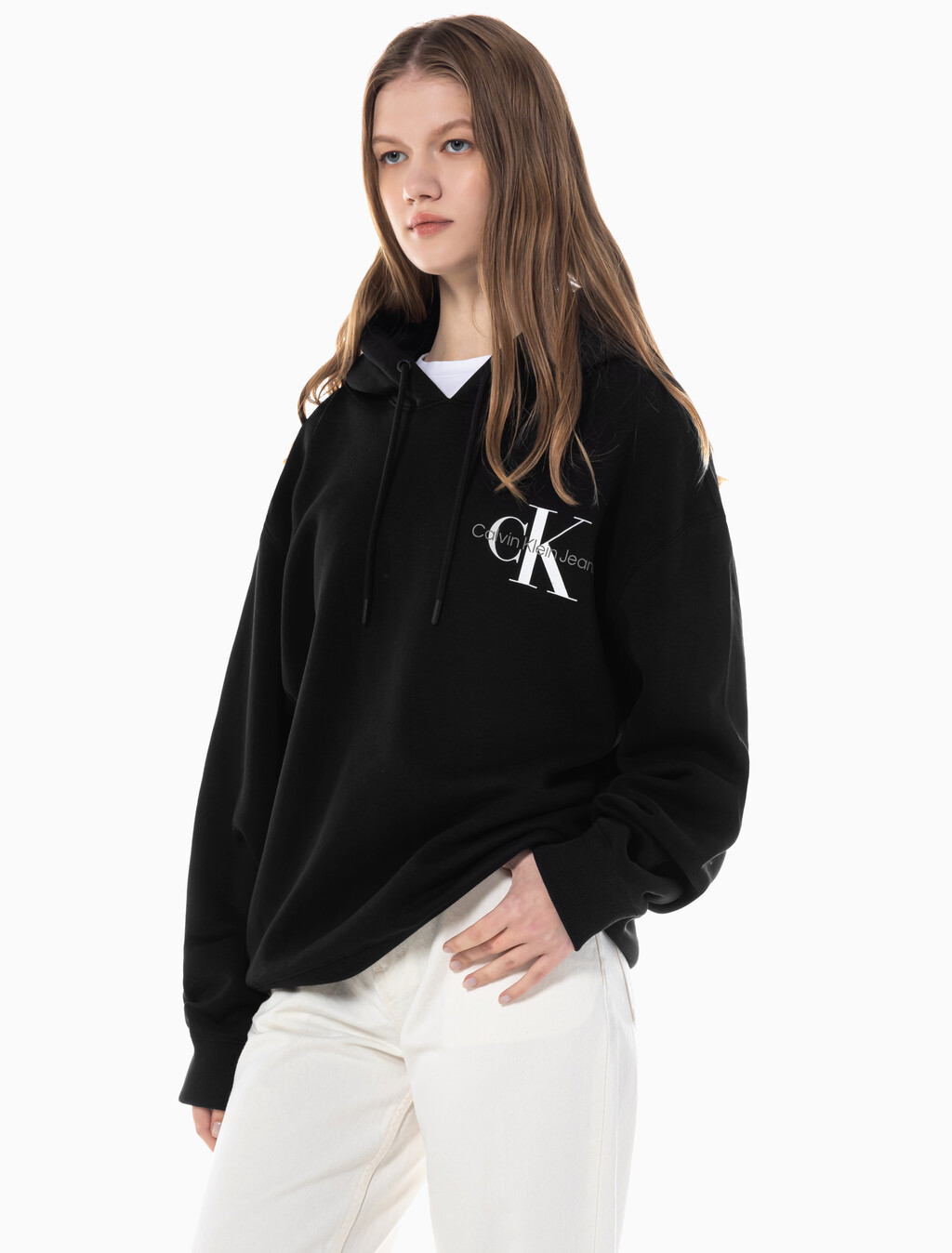 Buy 남녀공용 릴렉스핏 스몰 모노그램 로고 기모 후디 in color CK BLACK