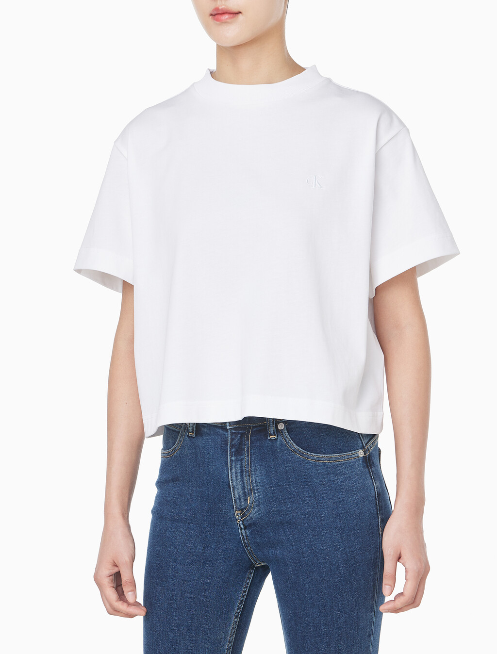 Buy 여성 패션핏 그라데이션 반팔 티셔츠 in color BRILLIANT WHITE