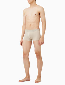 Buy 남성 뉴 사인 로고 로우 라이즈 트렁크 in color OXFORD TAN