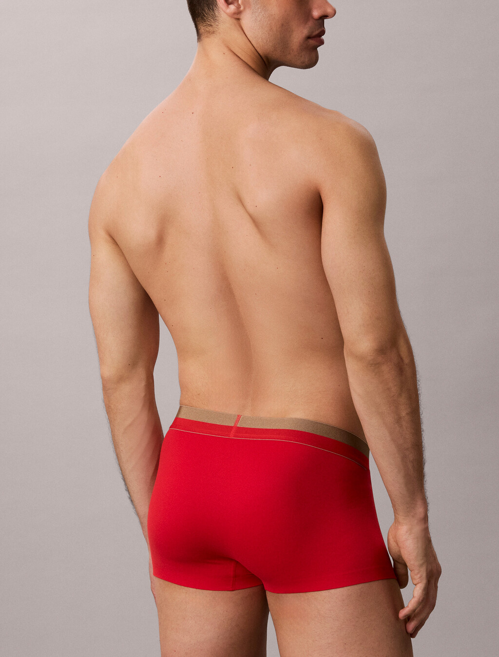 Buy 남성 브러시드 마이크로파이버 스트레치 로우 라이즈 트렁크 in color GOJI BERRY W/ BRONZE WB