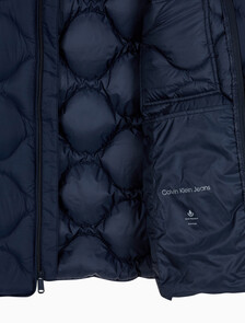 Buy 남성  페더웨이트 나일론 라이트 다운 자켓 in color DARK SAPPHIRE