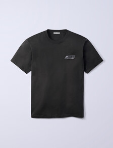 Buy Jung Kook for Calvin Klein  남성 릴렉스 핏 뱃지 로고 반팔 티셔츠 in color PEAT