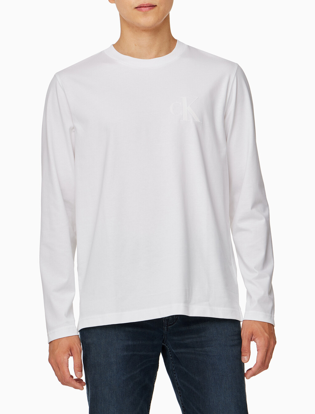 Buy 남성 레귤러핏 그래픽 로고 긴팔 티셔츠 in color BRIGHT WHITE