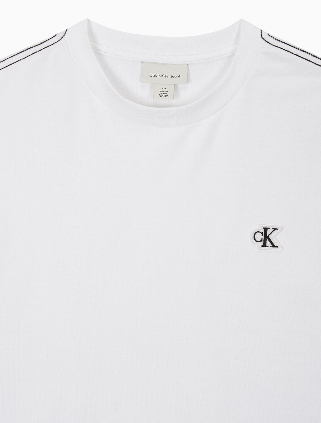 Buy 남성 릴렉스핏 탑스티치 패치 로고 반팔 티셔츠 in color BRIGHT WHITE