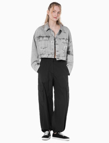 Buy 여성 루즈 카고팬츠 in color CK BLACK