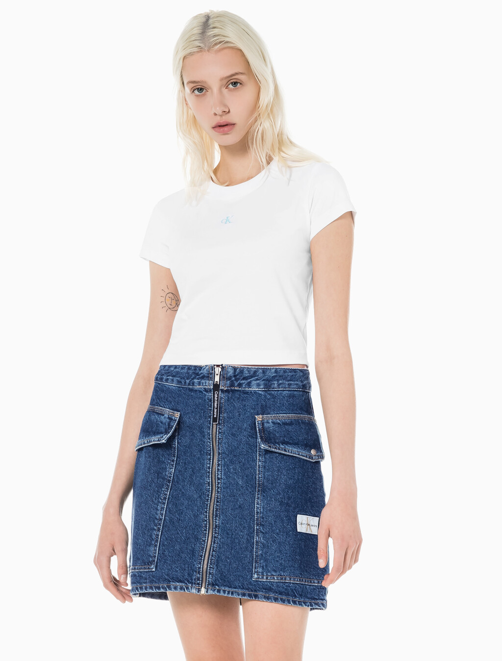 Buy 여성 그래픽 베이비핏 크롭 반팔 티셔츠 in color BRIGHT WHITE