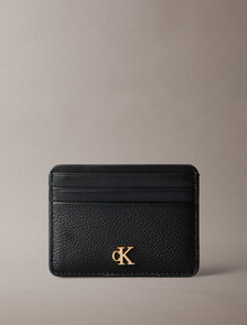 Buy 여성 CK 하드웨어 모노그램 6CC 카드 케이스 in color BLACK
