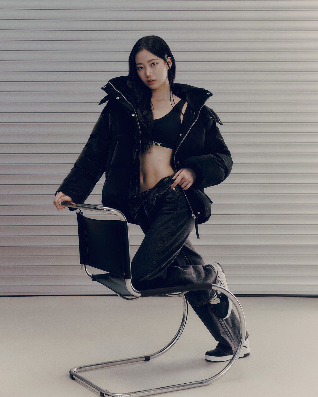 Buy 여성 디터쳐블 후디 다운 푸퍼 in color CK BLACK