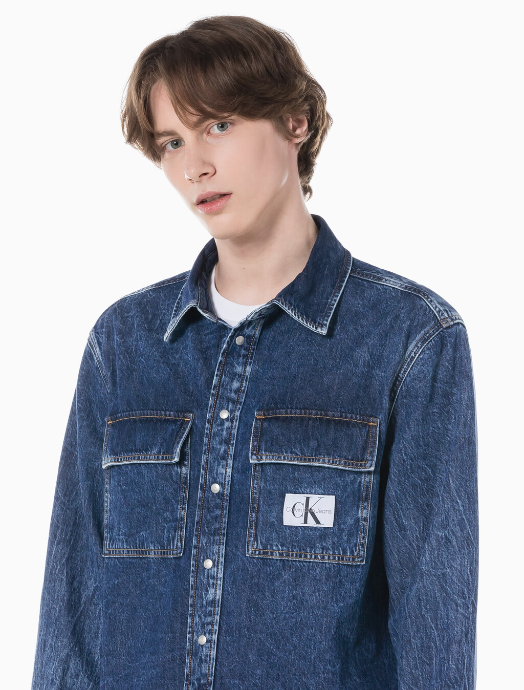 Buy 남성 릴렉스핏 유틸리티 데님 셔츠 in color MID BLUE BACK EMBRO