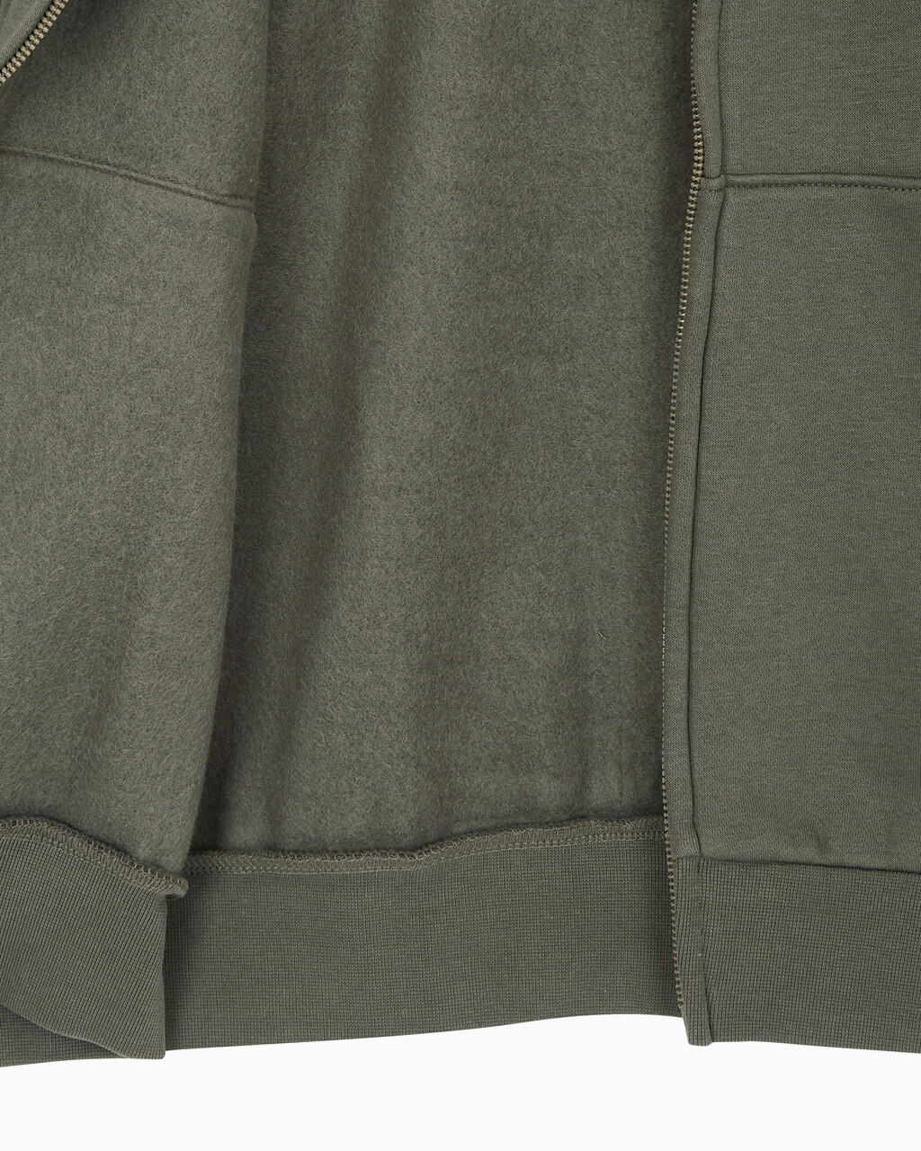 Buy 남성 아카이브 로고 플리스 집업 후디 in color CHARCOAL
