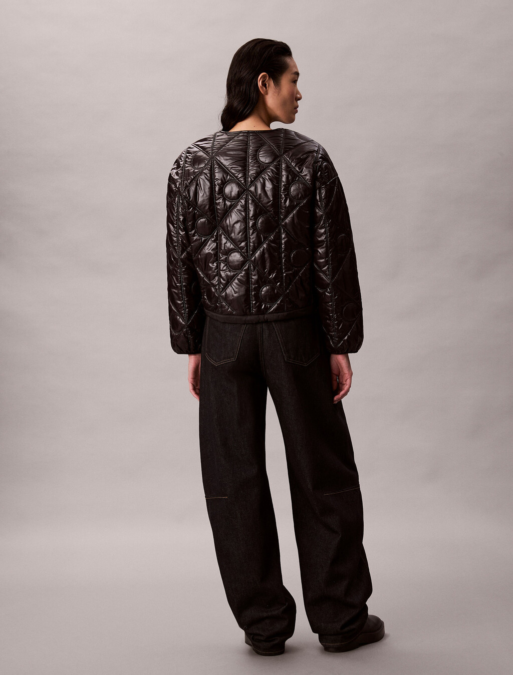 Buy 여성 로고 퀼티드 패딩 자켓 in color BLACK