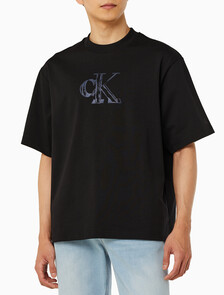 Buy 남성 릴렉스핏 스몰 로고 반팔 티셔츠 in color CK BLACK