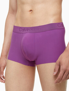Buy 남성 CK 블랙 마이크로 로우 라이즈 드로즈 in color WOOD VIOLET